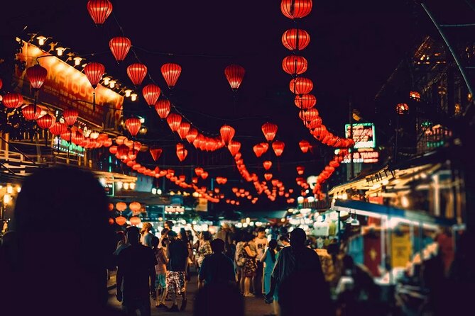 Da Nang By Night: Seafood dinner, night market and cruise trip - Han River cruise with live music: the calm chapter in the middle of the night