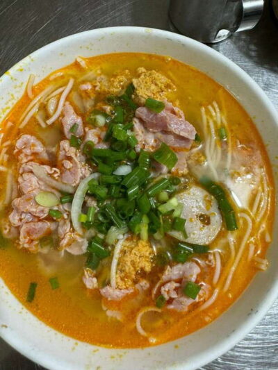 Da Nang City Street Food Private Tour With Local Students - Local Students as Guides: The Food Lesson Comes With City Life