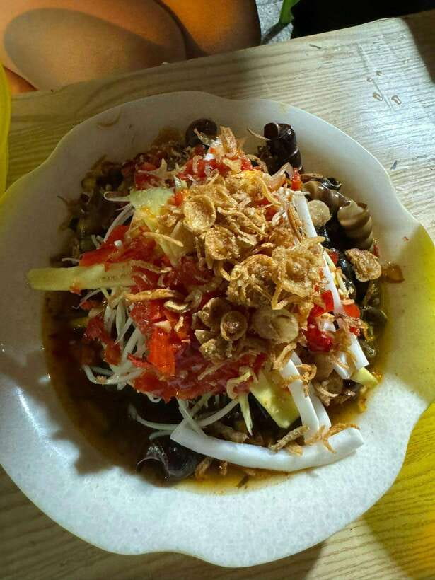 Da Nang City Street Food Private Tour With Local Students - Luxury Restaurants vs Truly Local Street Stalls