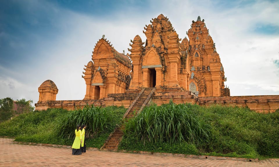 Da Nang: Full-Day My Son Sanctuary Tour - The Cham ceremony/performance: cultural show with context