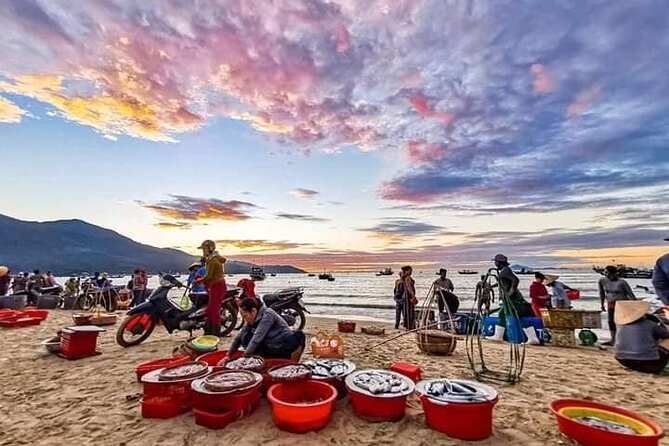 Da Nang Fully Local Experience with Friendly Females Riders - The value of a private Da Nang motorbike loop