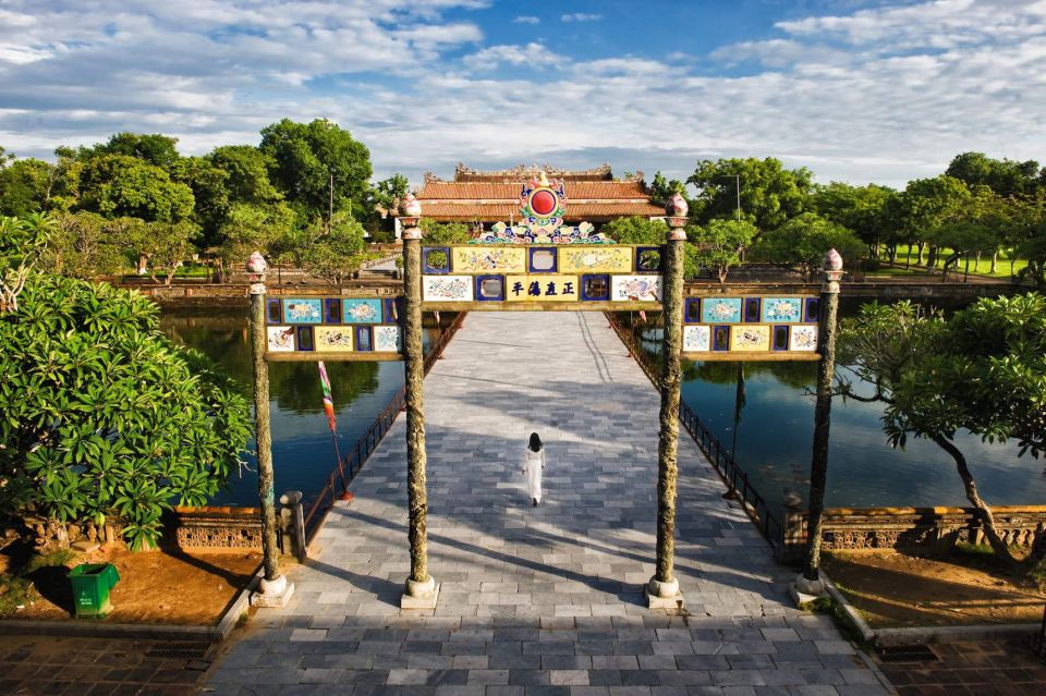 Da Nang: Imperial City of Hue Day Trip with Lunch and Ticket - The guide factor: English storytelling makes the sites easier