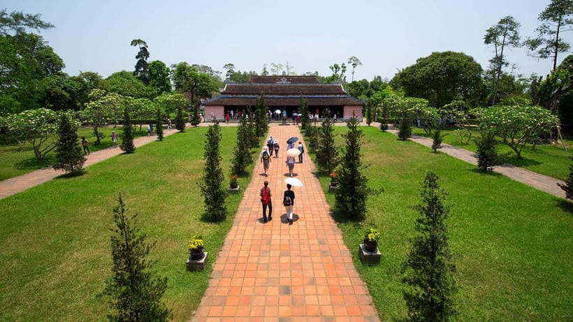 Da Nang: Imperial Hue And Scenic Hai Van Pass Discovery Tour - Lunch at Y Thao Garden: a reset that still keeps you on schedule