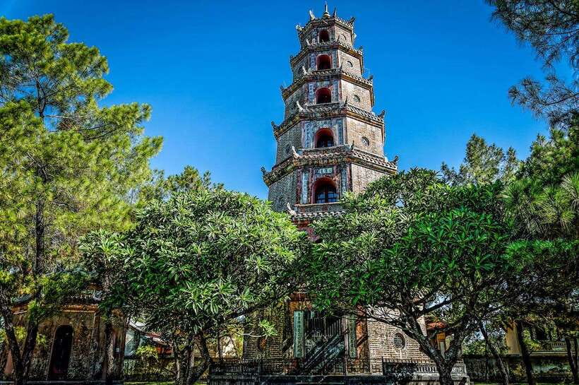 Da Nang: Imperial Hue And Scenic Hai Van Pass Discovery Tour - Thien Mu Pagoda by boat: calm water, serious history