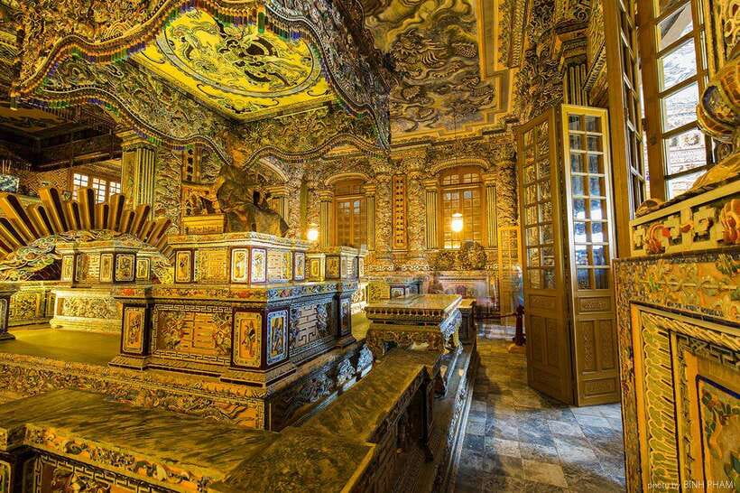 Da Nang: Imperial Hue And Scenic Hai Van Pass Discovery Tour - Khai Dinh Royal Tomb: feng shui, nature, and an unusual mix of styles