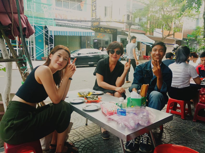Da Nang: Local Street Food Walking Tour - Walking, crossing streets, and staying comfortable for 150 minutes