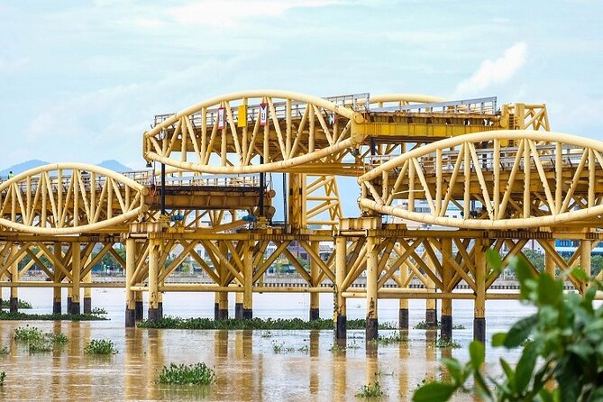 Da Nang Night Foodie Tour City and Han River Cruise By Private - APEC Park’s Ocean-Facing Kite Shapes and Photo-Friendly City Panels