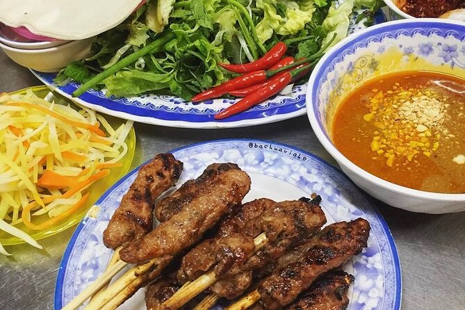 Da Nang Night Foodie Tour City and Han River Cruise By Private - Private Local Host in Ao Dai: English-Speaking, Seat-Savvy, and Ready to Adapt