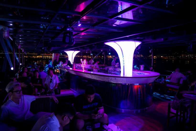 Da Nang: Poseidon Cruise with Dinner and Dragon Bridge Show - Getting on board smoothly: the pink ticket counter and your timing buffer
