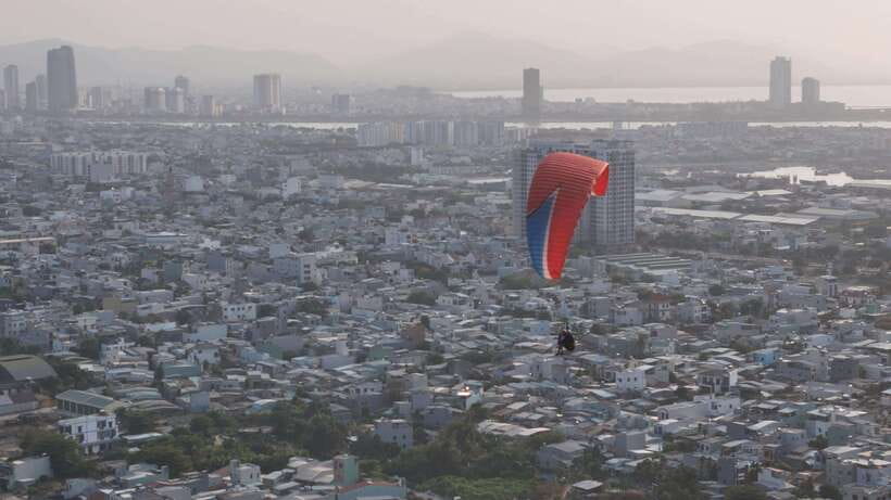 Da Nang Private paragliding experience on Monkey Mountain - Pilot and Team Energy: What “Certified” Feels Like on the Ground