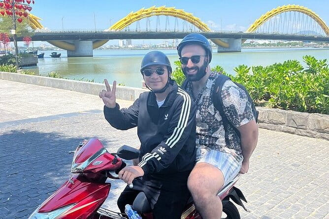 Danang Food Tour With Local Students - Dragon Bridge lights and kem bơ: the dessert stop that anchors the night