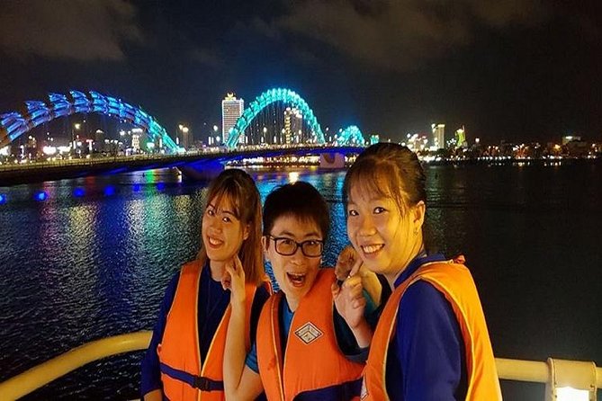 Dragon Cruise by Romantic Yatch: Tasty Beer/Flower/Cake & Dance - Entering the bamboo-style “party boat” on the Han River