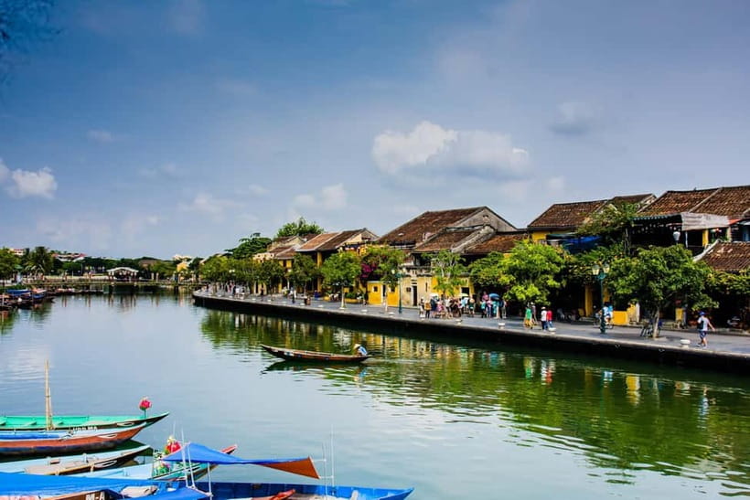 From Da Nang: Hoi An Old Town Tour, Night Market & Boat Ride - Lantern-lit night market: souvenirs with the city glowing behind you
