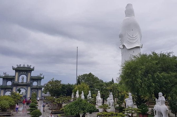 Guided Fullday Tour :Golden Bridge,Dragon Bridge,Marble Mountain,Monkey Mountain - Golden Bridge: walk the hands, then use the angles
