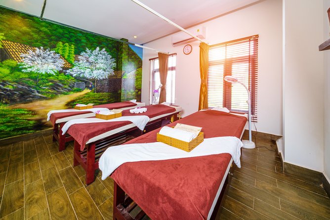 Herbal Aroma Journey (Gentle | Aromatic Flow) - Who should book this herbal hot-stone massage
