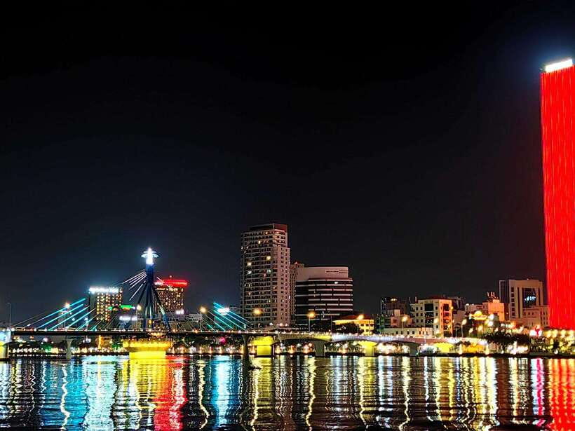 Hoi An/Da Nang: Da Nang Food Tour & Cruise Trip on Han River - The Han River cruise and Dragon Bridge show payoff