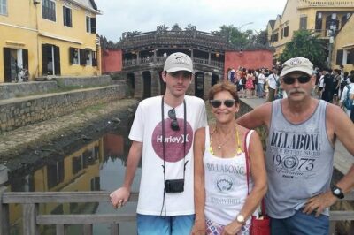 Hoi An Night Market with Hoi an walking Tour , Colourful Lanterns, Boat Ride - Hoai River sampan ride: the photo moment that also breaks up the noise