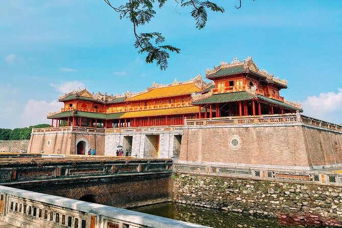 HUE IMPERIAL CITY: Full-Day Guided Tour from Da Nang or Hoi An - Entering Hue Imperial City (UNESCO-listed): where the guide makes it click