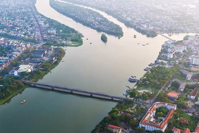 HUE IMPERIAL CITY: Full-Day Guided Tour from Da Nang or Hoi An - Guide quality and group size: why names keep popping up