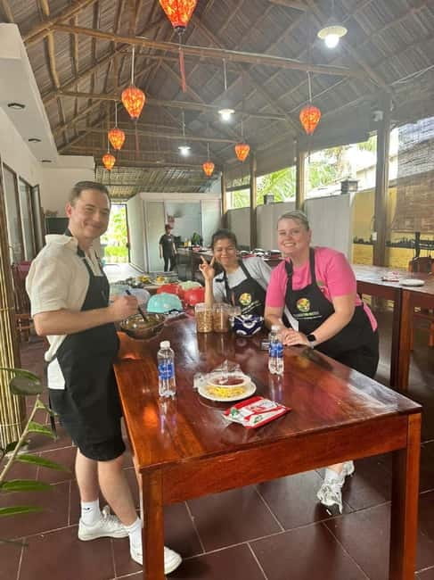 Market Tour, Basket Boat Ride & Cooking Class by Hangcoconut - Bay Mau Basket Boat: Learning the coconut-forest rhythm