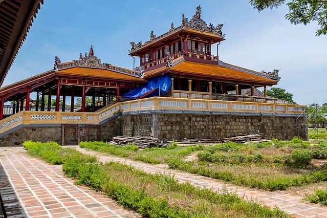 Private Full-Day Tour of Hue from Da Nang or Hoi An City - Perfume River cruise and Thien Mu Pagoda: when the day turns scenic
