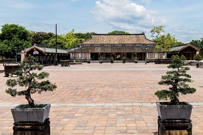 Private Full-Day Tour of Hue from Da Nang or Hoi An City - Hai Van Pass photo stop: worth it, but it’s brief