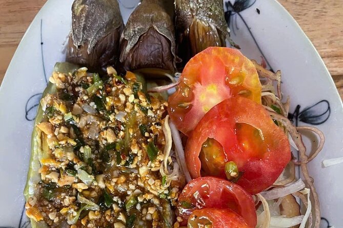 RICE PAPER Noodle Making Experience & Hoi An Cooking Class Class - Catching purple crabs and learning from fishermen