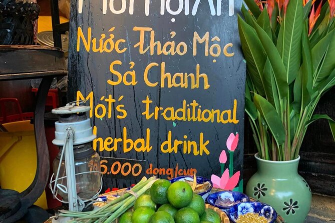 Shuttle from Da Nang Airport to Hoi An city or vice versa - Driver help and the meet-in-greet advantage